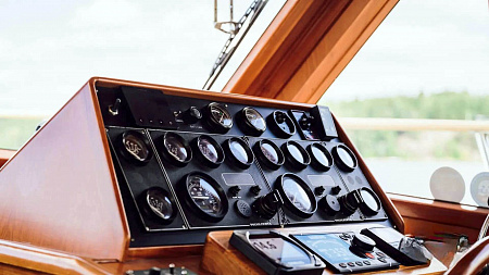 Моторная яхта Trader 535 Signature